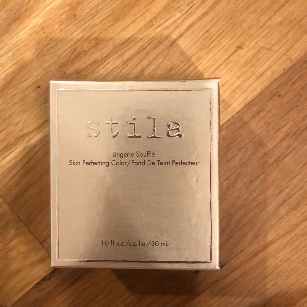 Stila cosmetics lingerie soufflé foundation